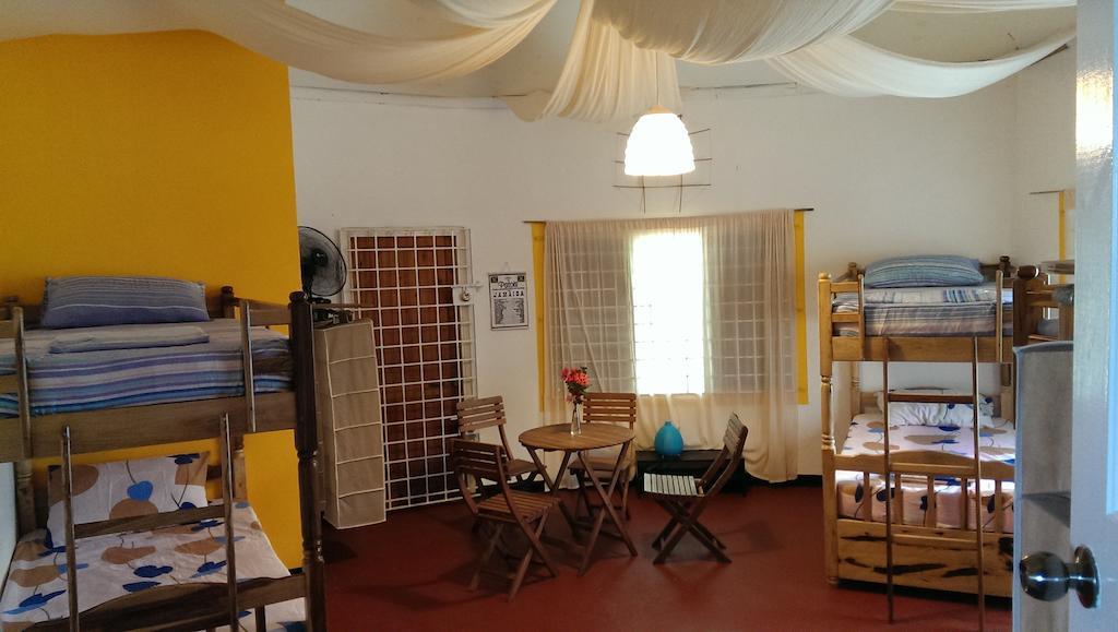 Germaican Hostel بورت أنطونيو الغرفة الصورة