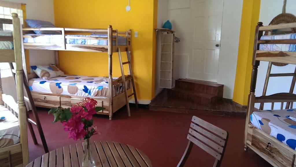 Germaican Hostel بورت أنطونيو الغرفة الصورة